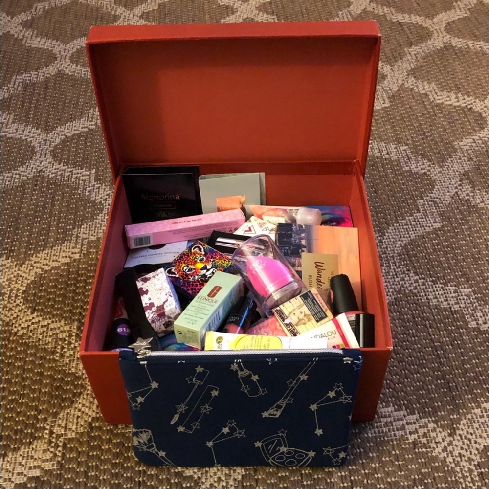 MYSTERY MAKEUP BAG 💄🎀💋